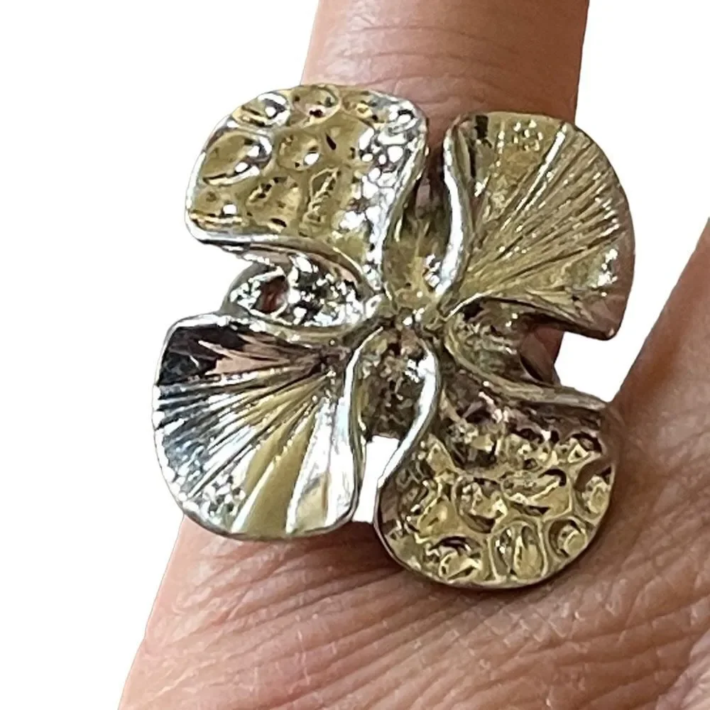 NWOT silver tone ring four petal flower design ring US size 6